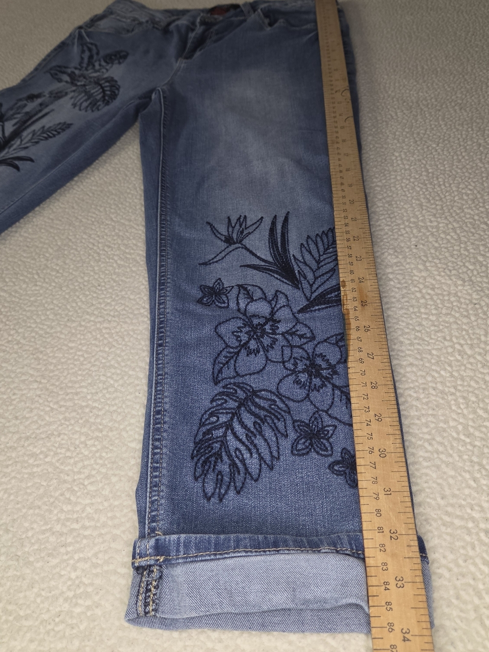 Blue Embroidered Ankle Cut Women’s Jeans By Earl Size 10 - Picture 6 of 13